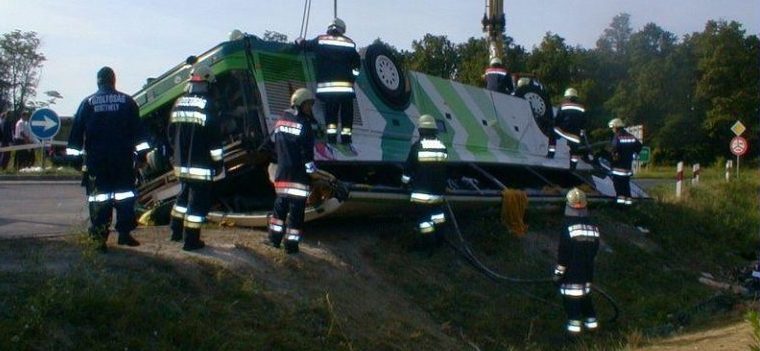 Brutális buszbaleset Balatonszentgyörgynél – 20 éve történt, ma megemlékeztek a borzasztó tragédiáról