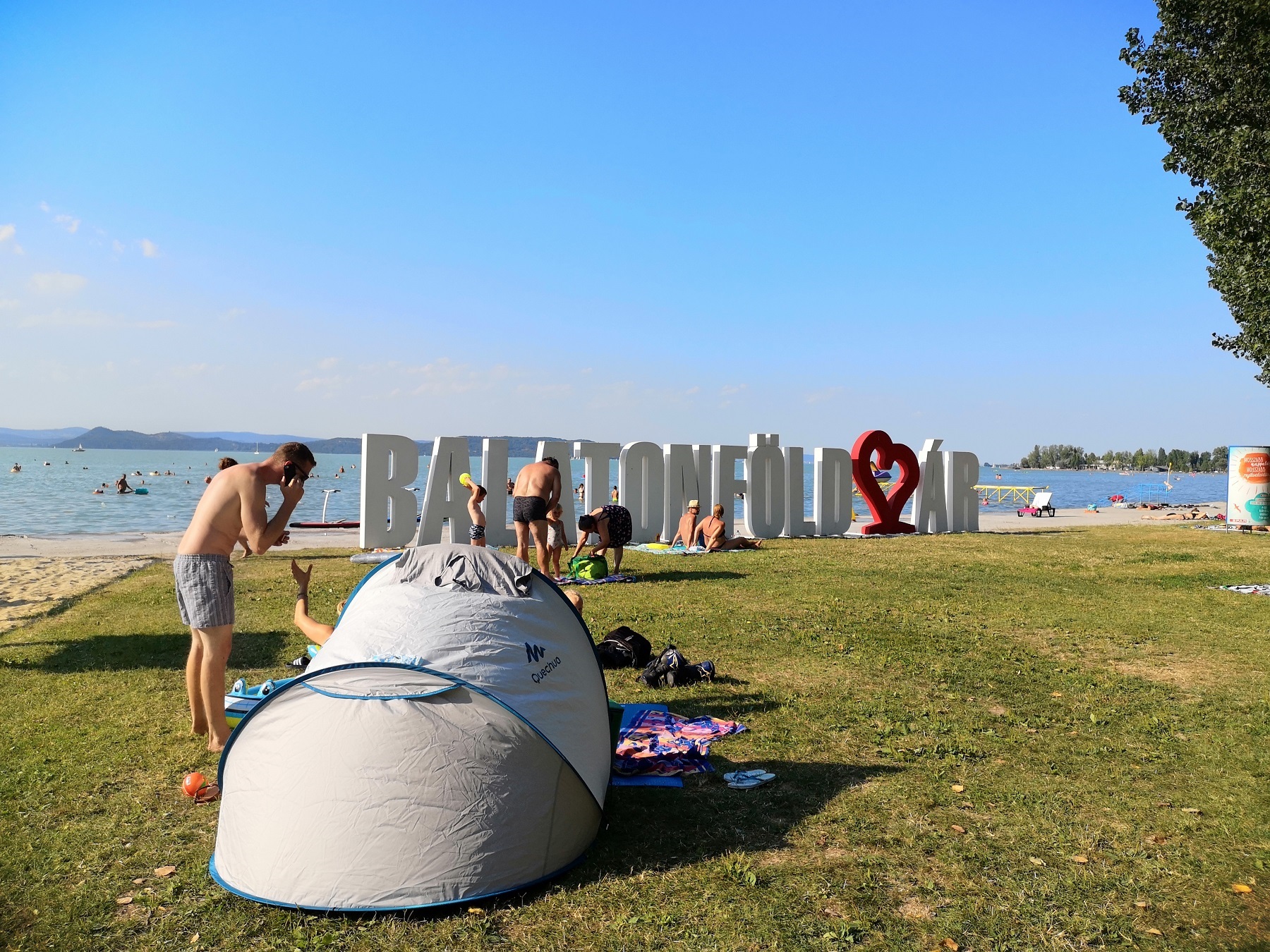Defibrillátor is elérhető a balatonföldvári strandon