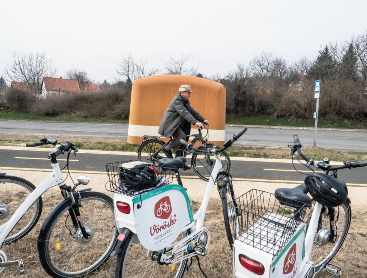 Biztonságos bicikliúton kerekezhetsz Felsőörs és Alsóörs között