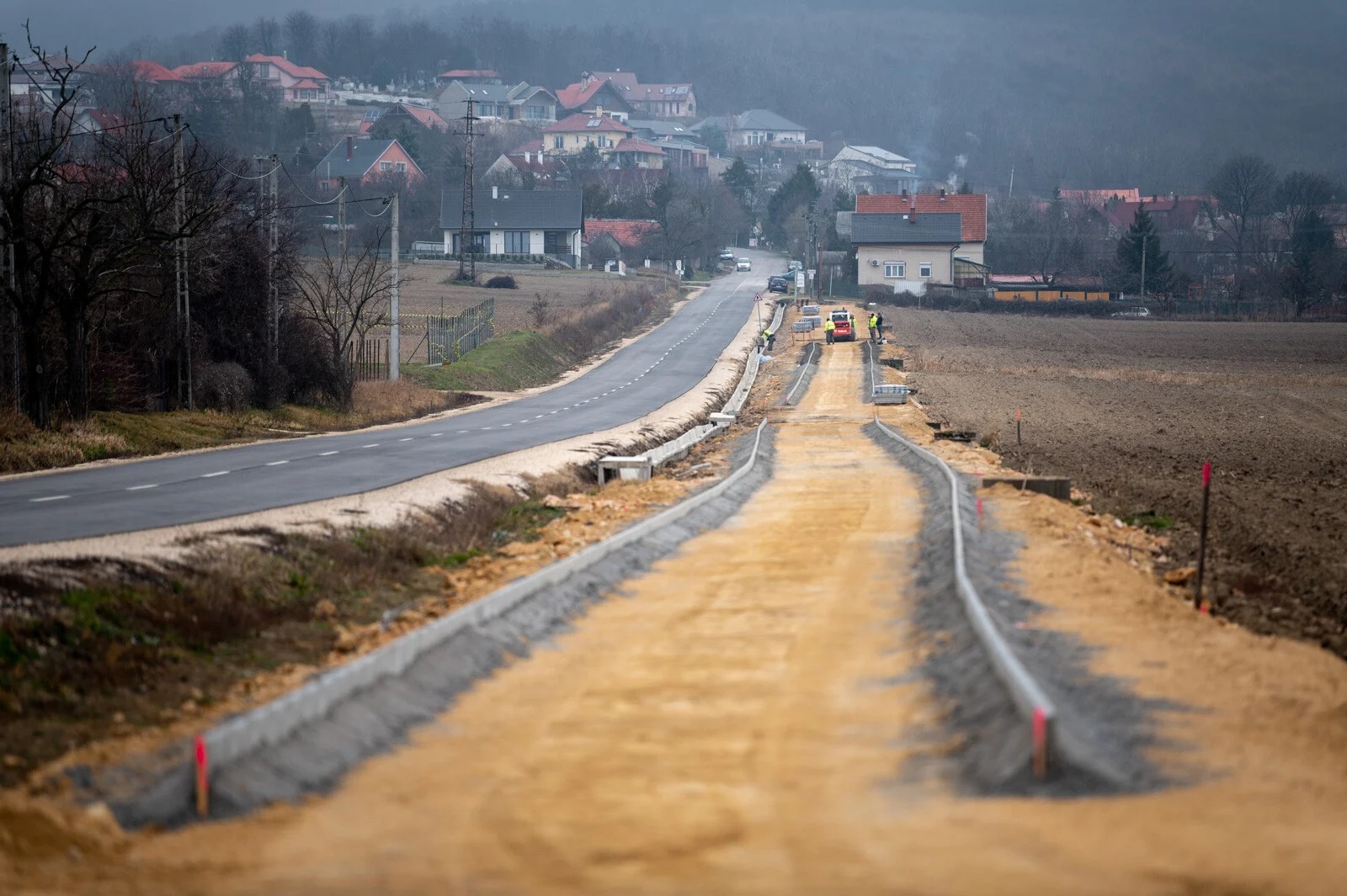 Elképesztő léptekkel halad a Budapest–Balaton kerékpárút építése