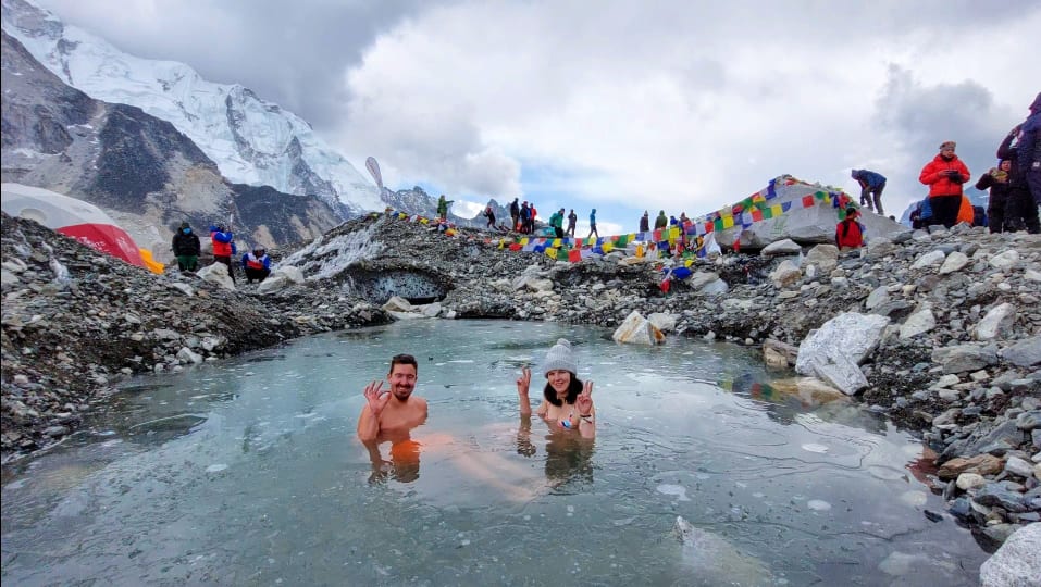 A Himaláján csobbant és túrázott fürdőnadrágban a téli Balaton átúszója