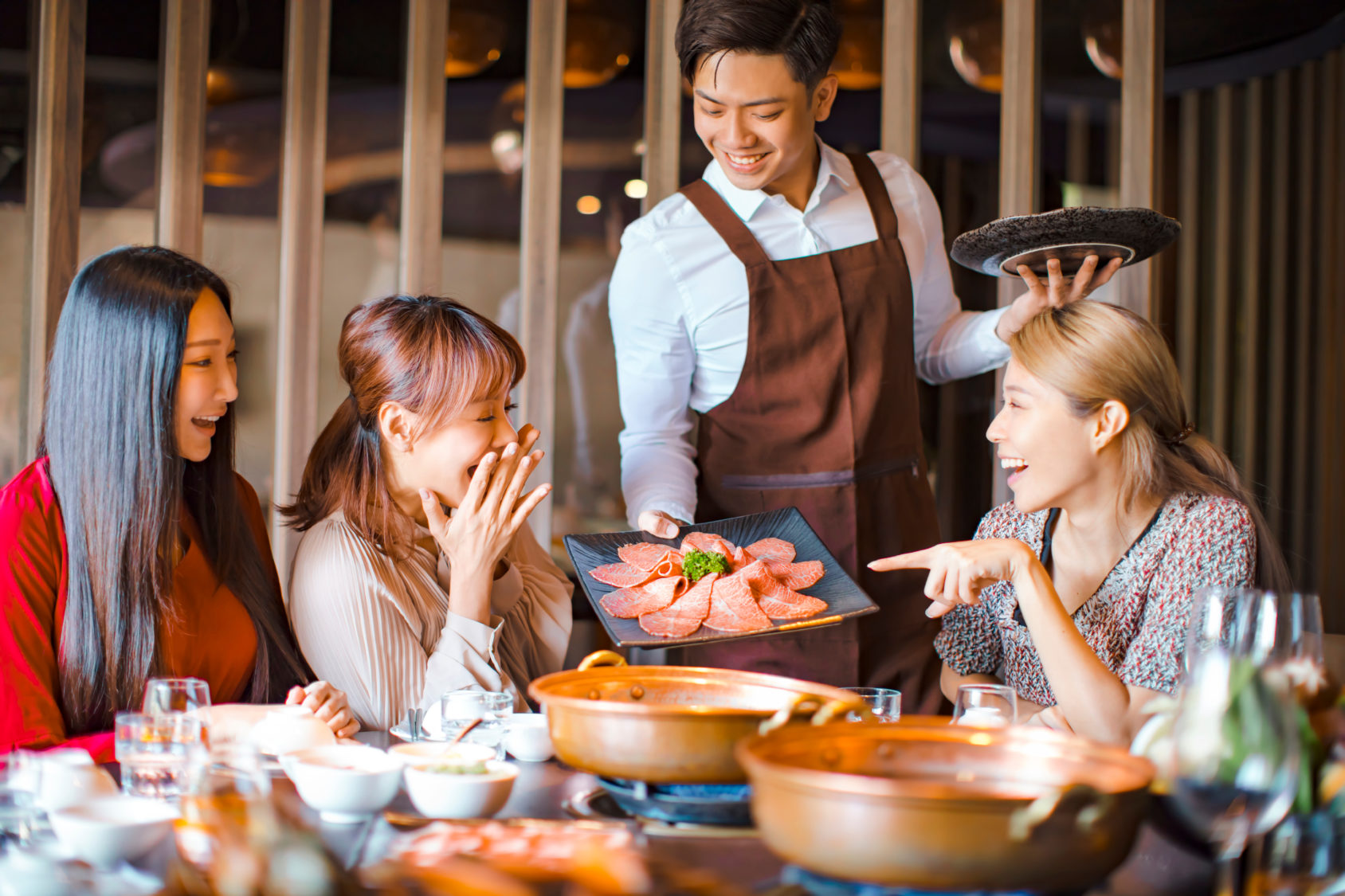 Csak angolul beszélő ázsiai pincérek lesznek a balatoni éttermekben?