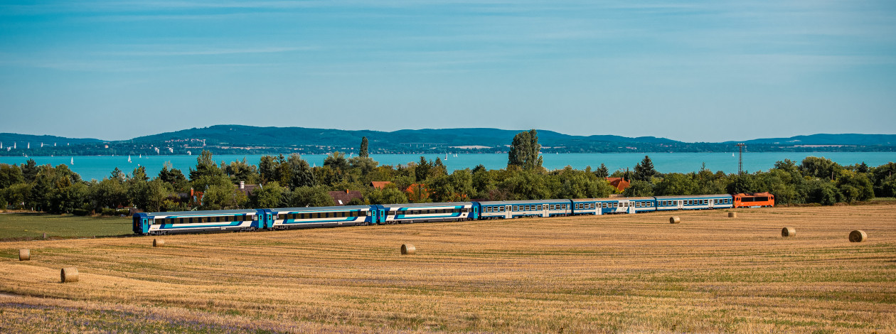Magyarország legszebb vasútvonalai között kihagyhatatlan a Balaton térsége