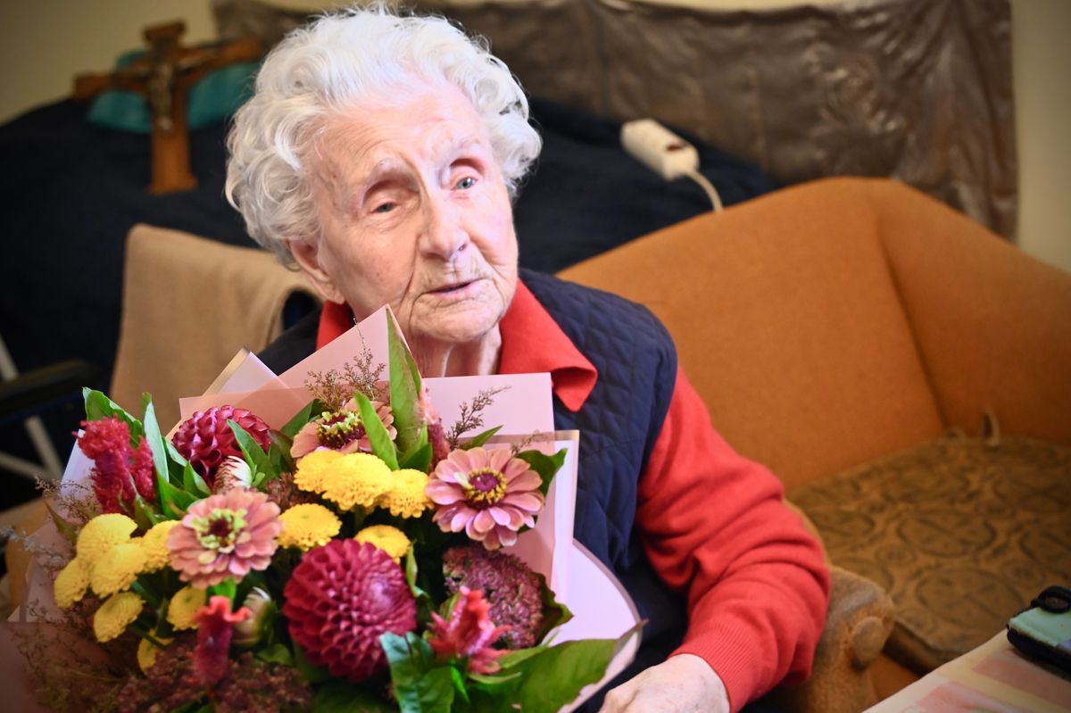 Imádja a Balatont a 102. születésnapját ünneplő Mari néni