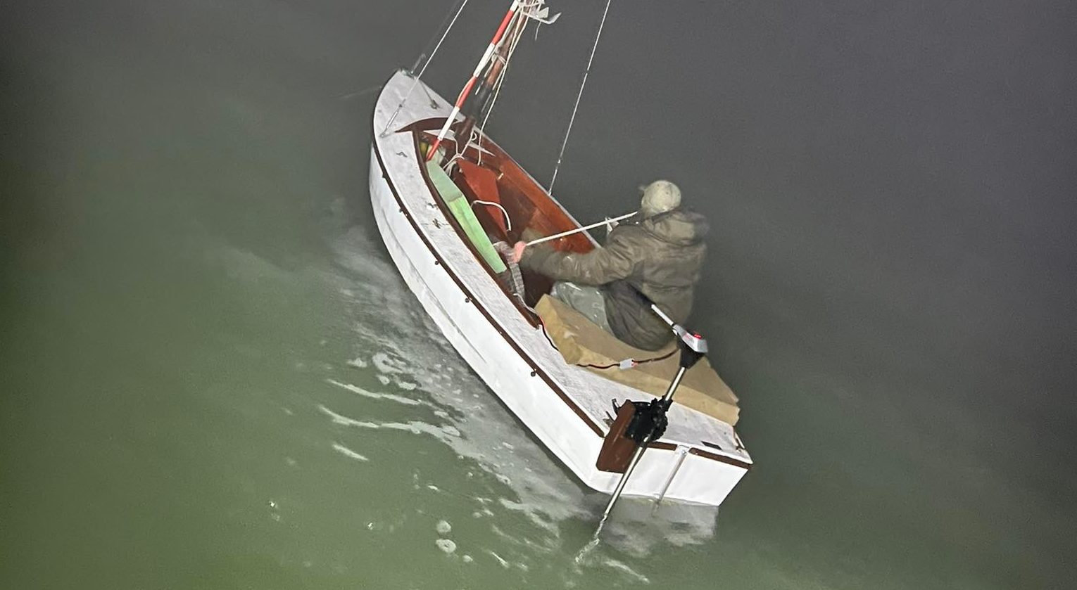 Bajba került a horgász a ködben – a vízimentők segítettek
