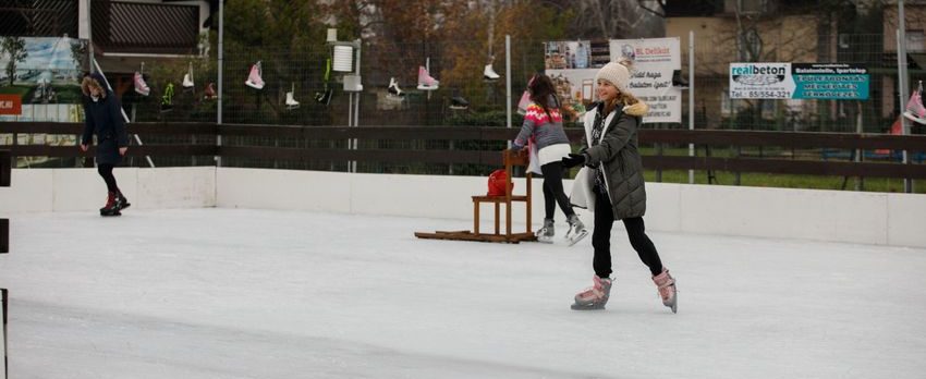 Bogláron és Lellén is lehet már korcsolyázni