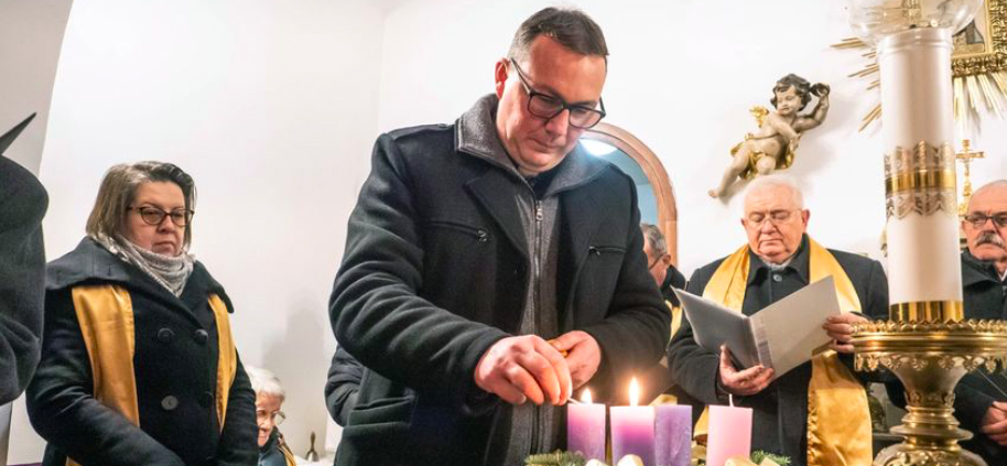 Balatonalmádi advent: az összefogás ereje a gyertyalángban