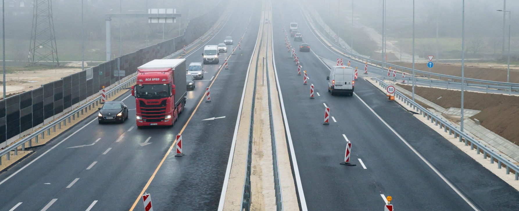 Veszprém, 2022. december 20. A 8-as fõút déli elkerülõ szakasza Veszprém közelében, a balatonfüredi csomópontnál az átadás napján, 2022. december 20-án. MTI/Vasvári Tamás