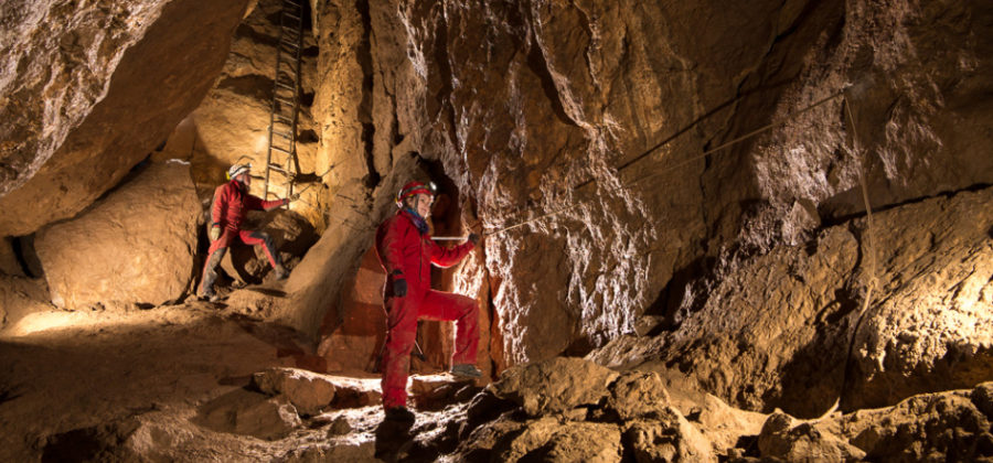 Őskori csontokat is találtak a balatoni barlangban