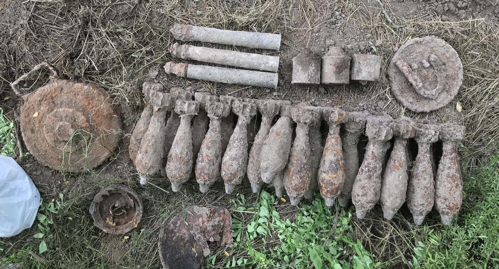 Tányéraknát, lőszereket és kézigránátokat találtak Balatonfőkajáron