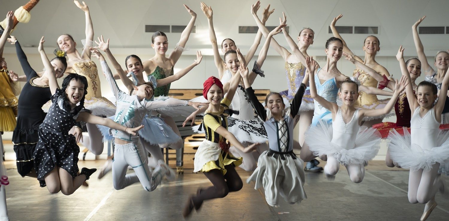 Fiatal balett-táncosok lepik el Veszprémet és Balatonalmádit