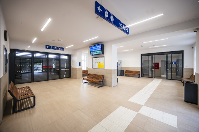 Újra az utazóké a veszprémi vasútállomás felújított utascsarnoka