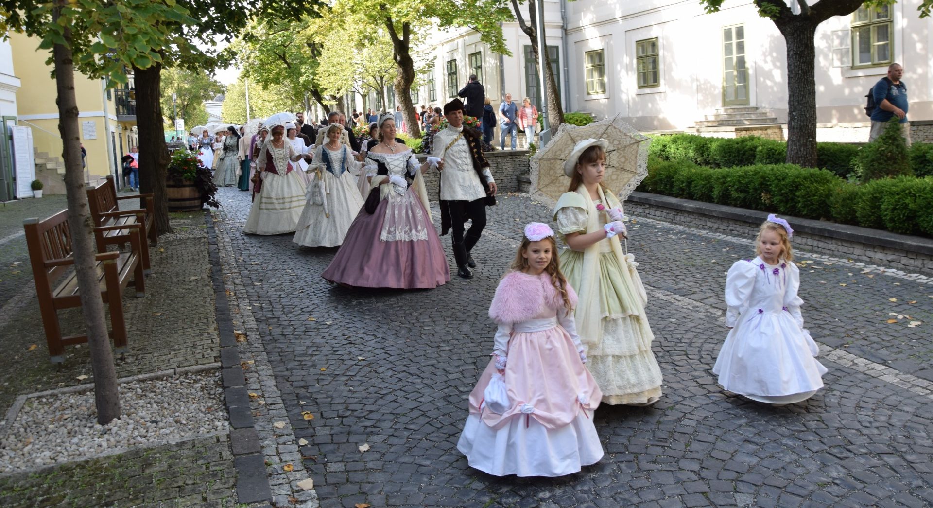 Bárki reformkori ruhát ölthet a pompás balatonfüredi fesztiválon