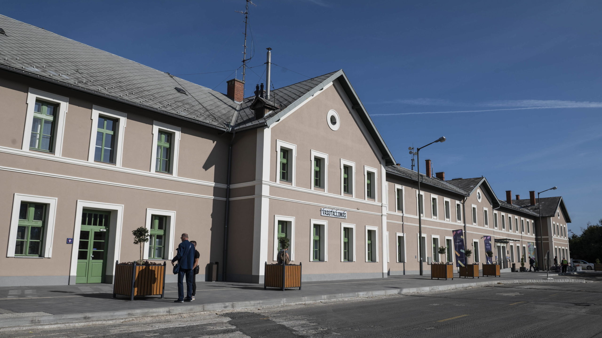 Megújult és kutyabarát lett a veszprémi vasútállomás
