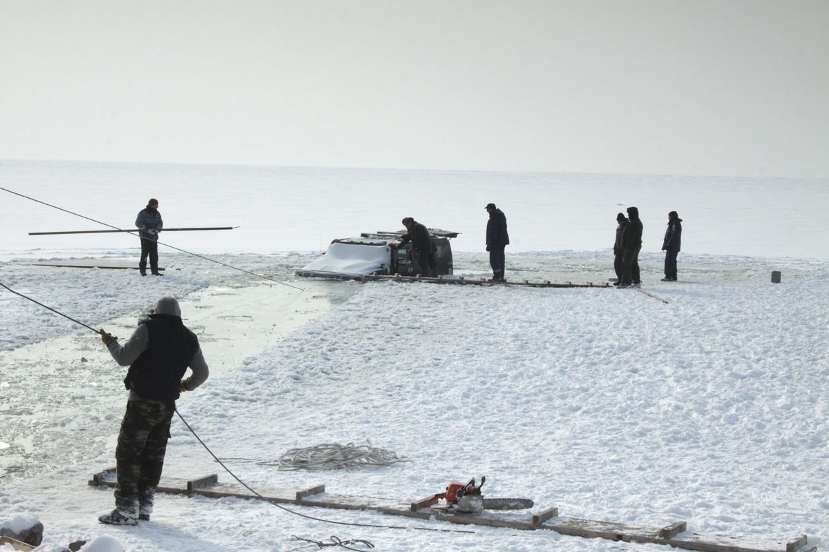 12 éve szakadtak a Balaton jegébe a Hummerek – fotók