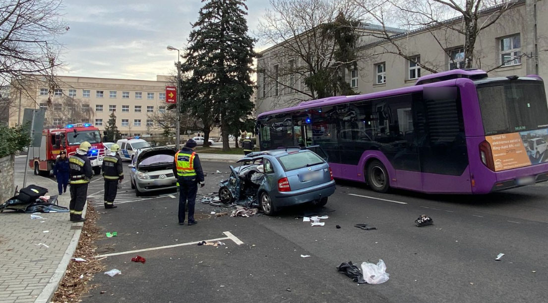 Hatalmas baleset történt Veszprémben – videós beszámoló