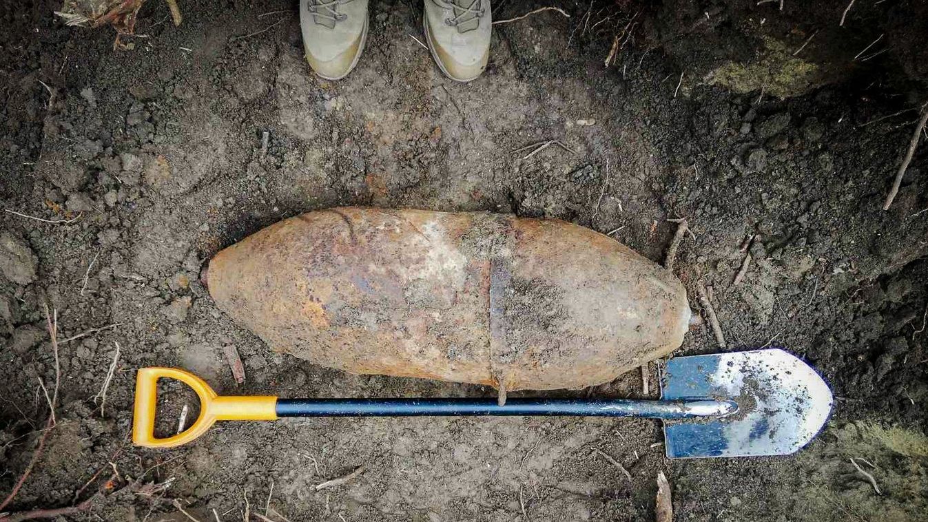 Több mint hetven gránátot találtak a siófoki Tescónál