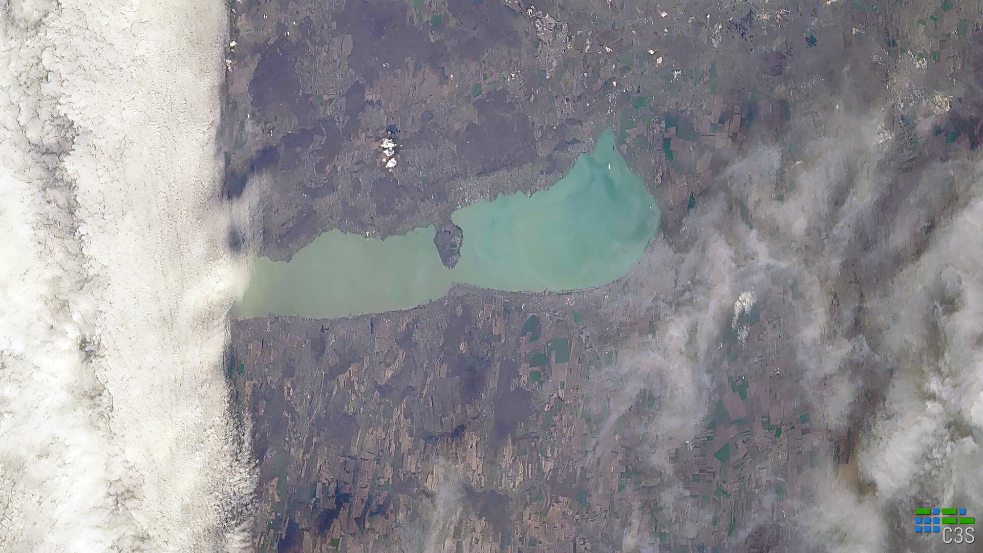 Az első magyar műhold fotója a Balatonról – meghökkentő látvány