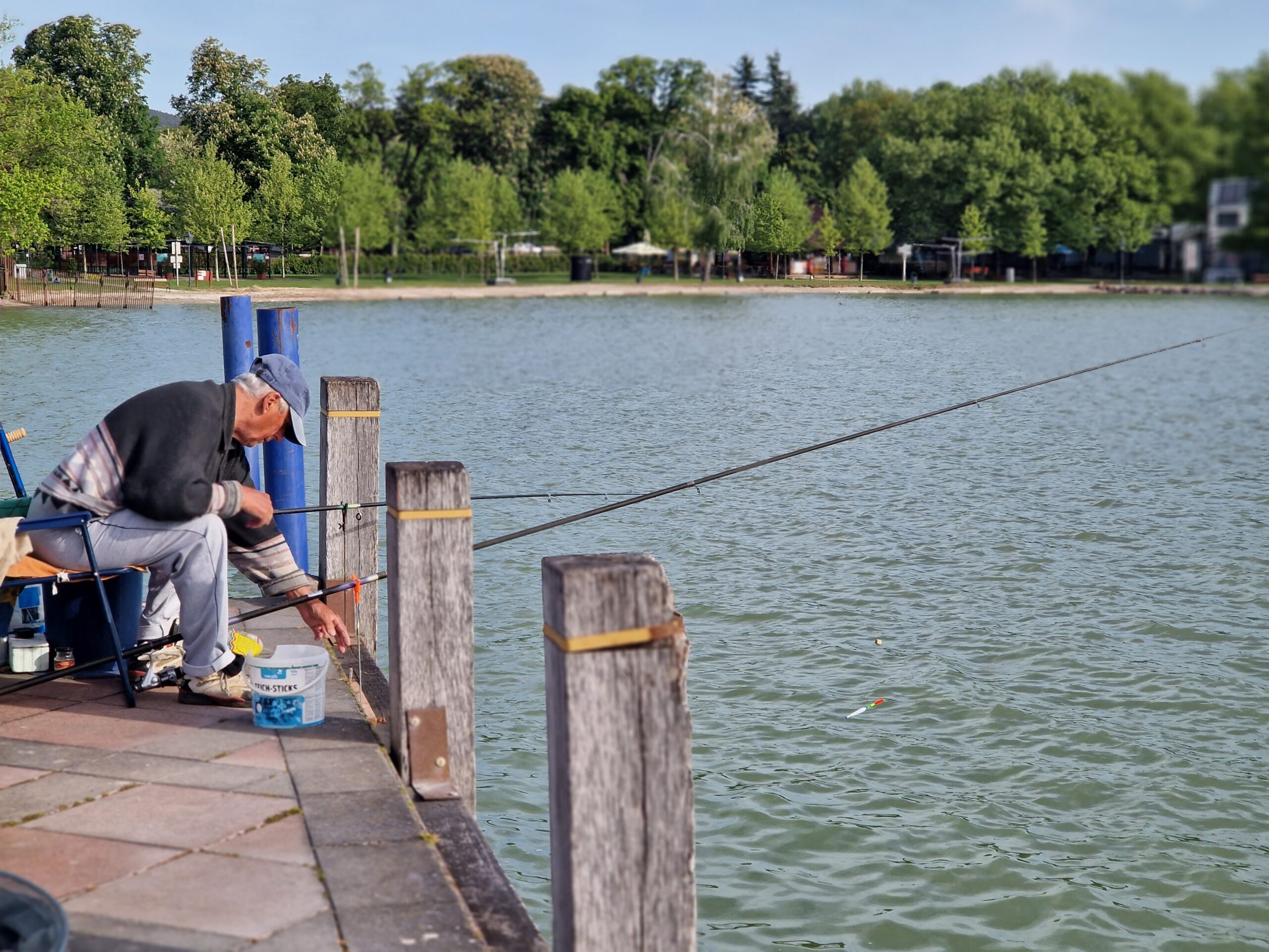 horgász a Balatonnál