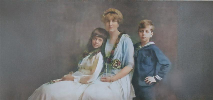 Festetics Alexandra és férje, Karl von Windischgrätz házasságából két gyermek született: Marie Camilla Ernestine, aki 1907-ben Keszthelyen, és Karl Ernst Tassilo Weriand, aki 1909-ben Bécsben látta meg a napvilágot.